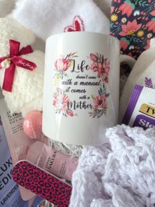 pamper gift box flr women, self care spa with tea, mug, handmade items, relaxation gift for birthdays, get well, thank you gift